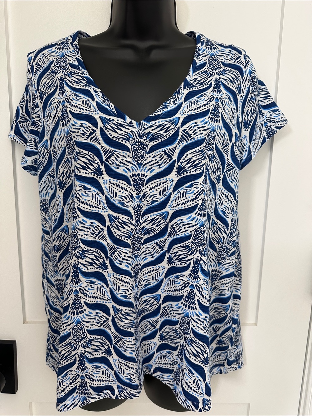 Lilly Pulitzer Etta Mermaid’s Tail Blue and White V-Neck Short Sleeve Tee